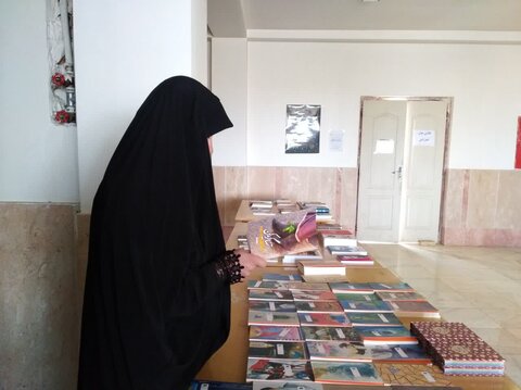 برگزاری نمایشگاه کتاب در مدرسه علمیه فاطمة المعصومه (س) دلیجان