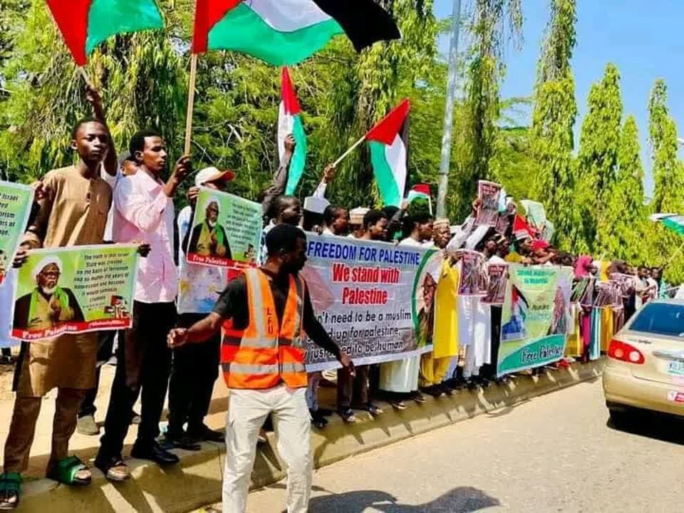 راهپیمایی  مردم نیجریه در حمایت از مظلومان فلسطین + تصاویر