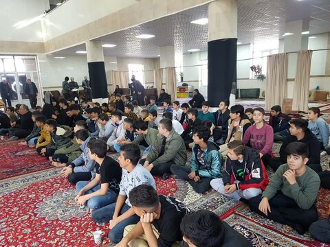 تصاویر/ حضور امام جمعه ماکو در بین دانش آموزان