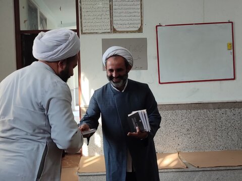 تصاویر/  کارگاه آموزشی روش تحقیق در مدرسه علمیه پارسیان برگزار شد