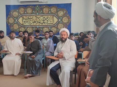 تصاویر/  کارگاه آموزشی روش تحقیق در مدرسه علمیه پارسیان برگزار شد