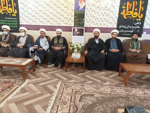 تصاویر نشست فصلی مبلغان نورآبادی با امام جمعه شهرستان