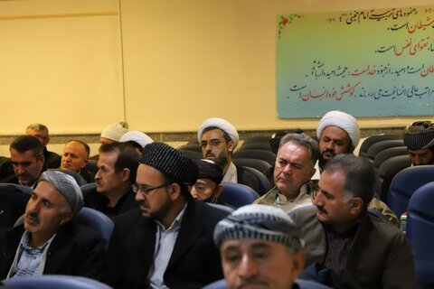 تصاویر/دیدار صمیمی طلاب و روحانیون شهرستان کامیاران با نماینده ولی فقیه در استان کردستان