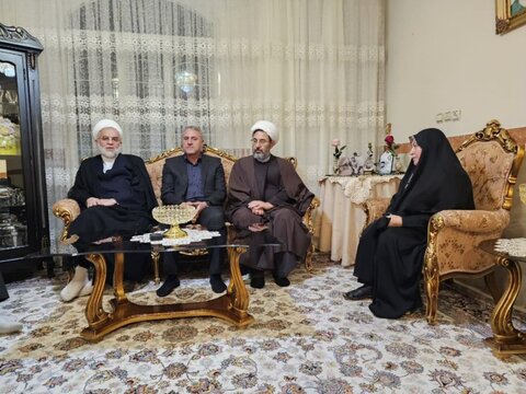 تصاویر/دیدار نماینده ولی فقیه در کردستان با خانواده شهدا، جانبازان و ماموستایان کامیاران