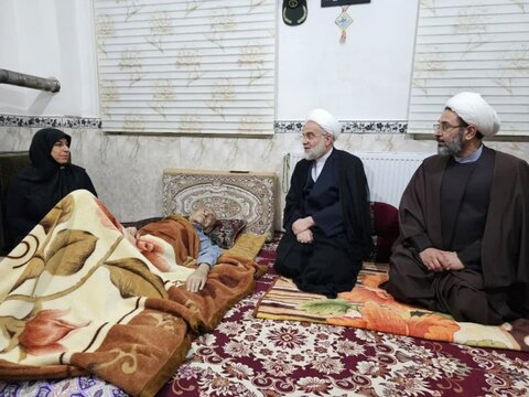 تصاویر/دیدار نماینده ولی فقیه در کردستان با خانواده شهدا، جانبازان و ماموستایان کامیاران