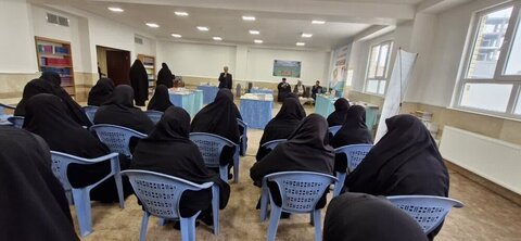 بالصور/ افتتاح المعرض التخصصي التاسع للكتاب في مدرسة السيدة زينب عليها السلام العلمية في أرومية