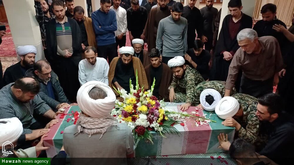 وداع طلاب مدرسه علمیه حضرت ولیعصر (عج) تبریز با دو شهید گمنام