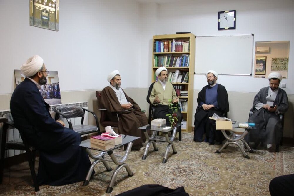 حضور مسئول دبیرخانه شورای عالی حوزه‌های علمیه در اصفهان + عکس