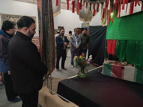تصاویر/ وداع اصحاب رسانه با شهید گمنام در معراج شهدای باغ موزه دفاع مقدس قم