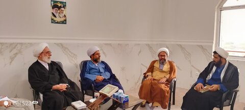 نشست صمیمی حجت الاسلام احمد فرخ فال با کادر مدرسه علمیه امام علی(ع) میناب