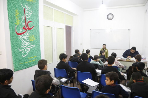 تصاویر / کلاس مداحی ویژه نوجوانان مرکز آموزش کانون مداحان استان قم