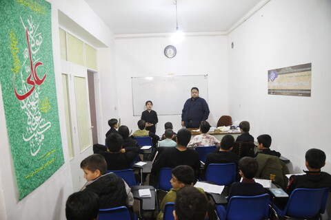 تصاویر / کلاس مداحی ویژه نوجوانان مرکز آموزش کانون مداحان استان قم