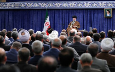 الإمام الخامنئي في لقاء مع القيمين على مؤتمر تكريم شهداء محافظة أذربيجان الشرقيّة