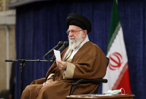 بالصور/ لقاء القيمين على مؤتمر تكريم شهداء محافظة أذربيجان الشرقيّة مع الإمام الخامنئي