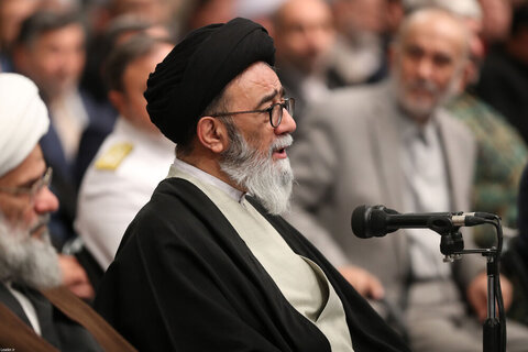 بالصور/ لقاء القيمين على مؤتمر تكريم شهداء محافظة أذربيجان الشرقيّة مع الإمام الخامنئي