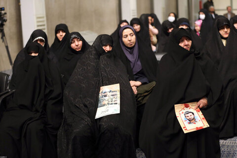 بالصور/ لقاء القيمين على مؤتمر تكريم شهداء محافظة أذربيجان الشرقيّة مع الإمام الخامنئي