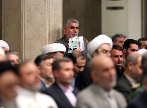 بالصور/ لقاء القيمين على مؤتمر تكريم شهداء محافظة أذربيجان الشرقيّة مع الإمام الخامنئي