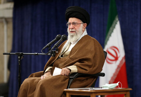 بالصور/ لقاء القيمين على مؤتمر تكريم شهداء محافظة أذربيجان الشرقيّة مع الإمام الخامنئي