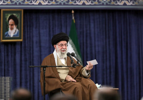 بالصور/ لقاء القيمين على مؤتمر تكريم شهداء محافظة أذربيجان الشرقيّة مع الإمام الخامنئي