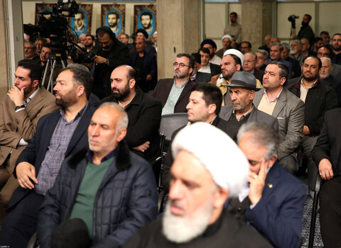 بالصور/ لقاء القيمين على مؤتمر تكريم شهداء محافظة أذربيجان الشرقيّة مع الإمام الخامنئي