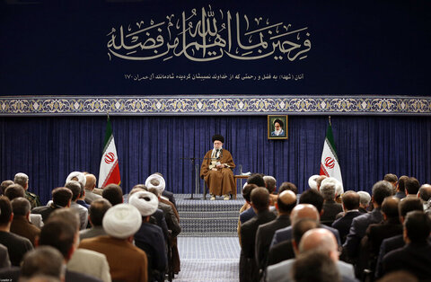 بالصور/ لقاء القيمين على مؤتمر تكريم شهداء محافظة أذربيجان الشرقيّة مع الإمام الخامنئي