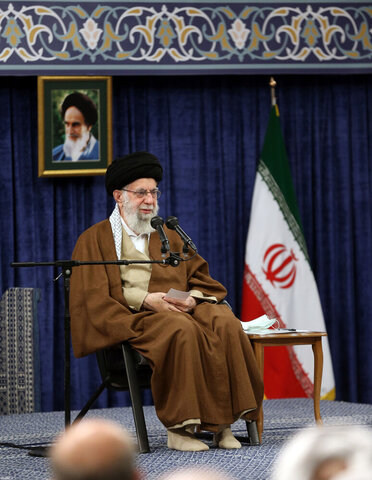 بالصور/ لقاء القيمين على مؤتمر تكريم شهداء محافظة أذربيجان الشرقيّة مع الإمام الخامنئي