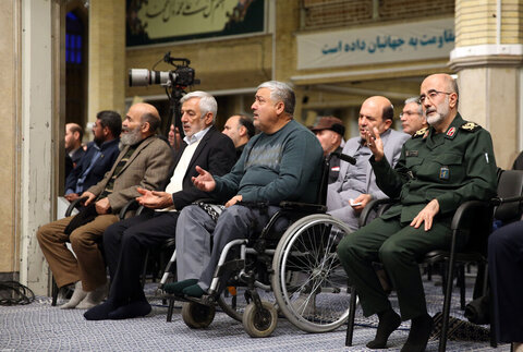 بالصور/ لقاء القيمين على مؤتمر تكريم شهداء محافظة أذربيجان الشرقيّة مع الإمام الخامنئي