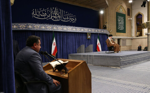 بالصور/ لقاء القيمين على مؤتمر تكريم شهداء محافظة أذربيجان الشرقيّة مع الإمام الخامنئي