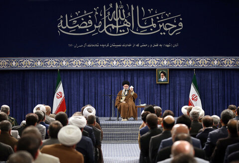 بالصور/ لقاء القيمين على مؤتمر تكريم شهداء محافظة أذربيجان الشرقيّة مع الإمام الخامنئي