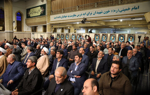 بالصور/ لقاء القيمين على مؤتمر تكريم شهداء محافظة أذربيجان الشرقيّة مع الإمام الخامنئي