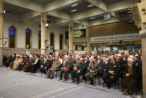 بالصور/ لقاء القيمين على مؤتمر تكريم شهداء محافظة أذربيجان الشرقيّة مع الإمام الخامنئي