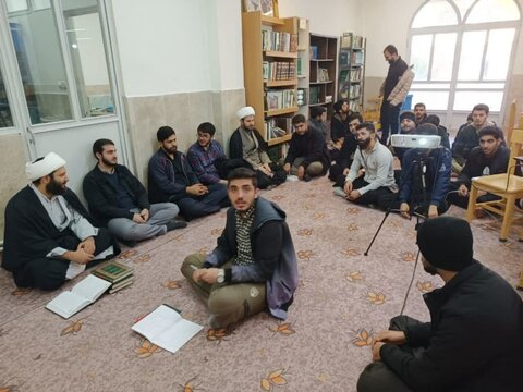 تصاویر/ برپایی کارگاه های مهارت آموزی در مدرسه علمیه امام باقر (ع) کامیاران