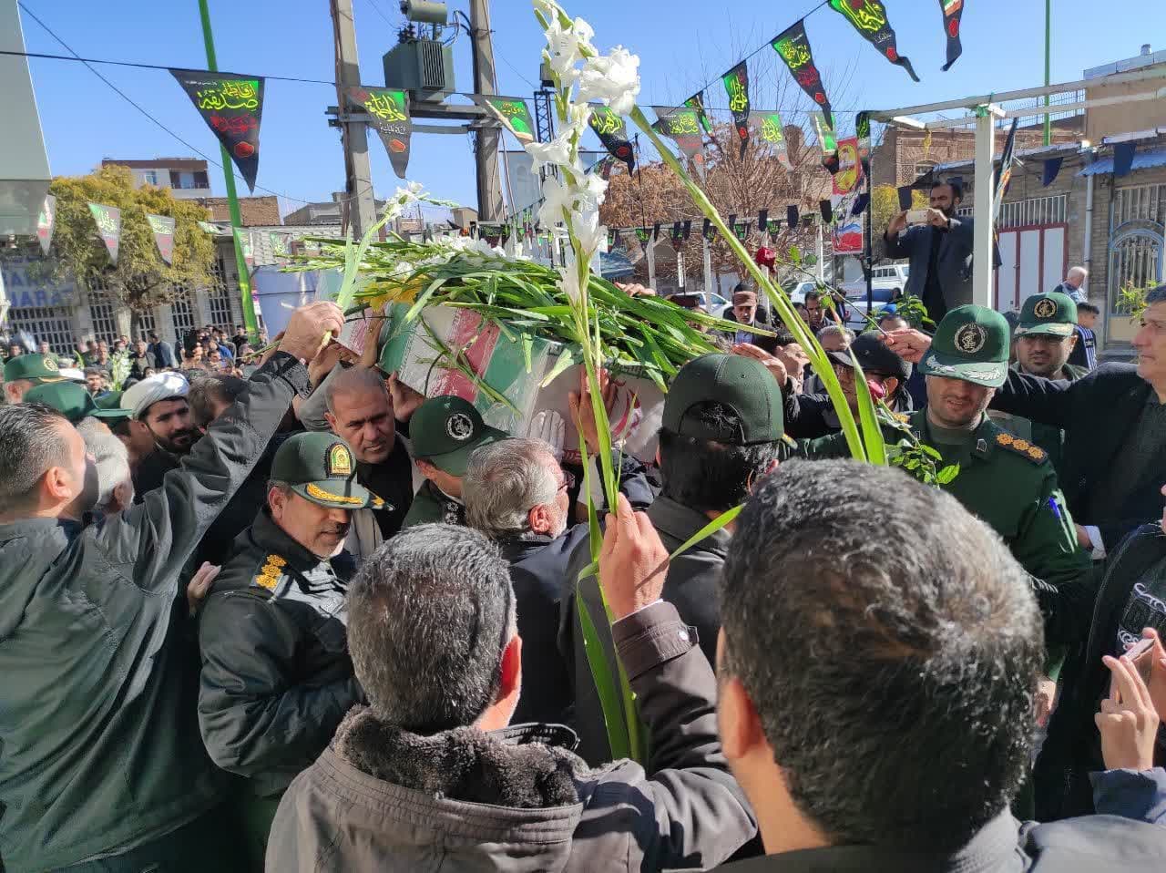 تصاویر/ استقبال مردم شاهین دژ از شهید گمنام