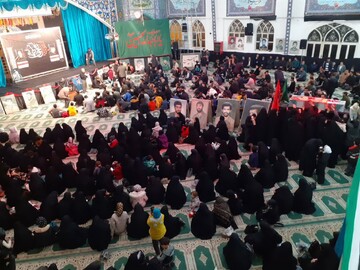 تصاویر/ وداع مردم خرم آباد با شهدای وطن