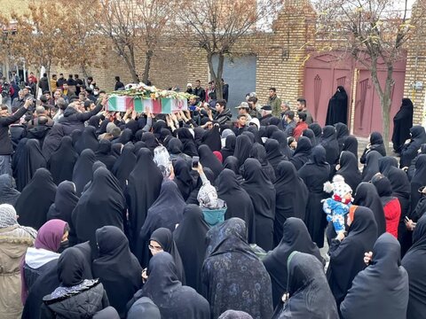 تصاویر/ استقبال مردم شهرستان پلدشت از اولین شهید گمنام در این شهرستان