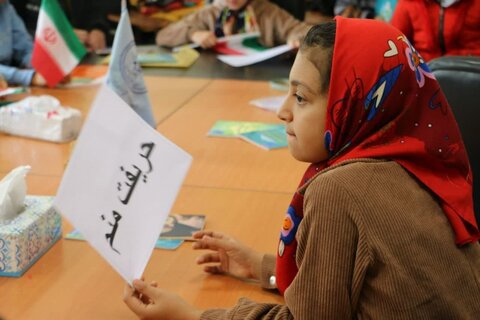 تصاویر/حمایت کودکان کامیاران از مردم فلسطین و غزه با برپایی پویش «حریفت منم»