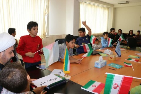 تصاویر/حمایت کودکان کامیاران از مردم فلسطین و غزه با برپایی پویش «حریفت منم»