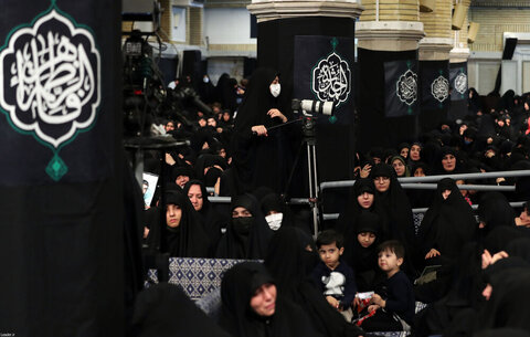 بالصور/ مراسم عزاء الليلة الأولى من أيام استشهاد السيدة الزهراء (س) في حسينية الإمام الخميني (قده)