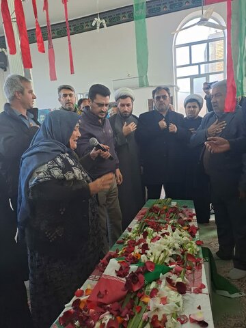 تصاویر/استقبال از شهید گمنام روستای روح کندی