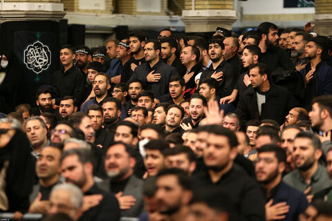 دومین شب مراسم عزاداری حضرت زهرا سلام‌الله‌علیها در حسینیه امام خمینی(ره) با حضور رهبر انقلاب