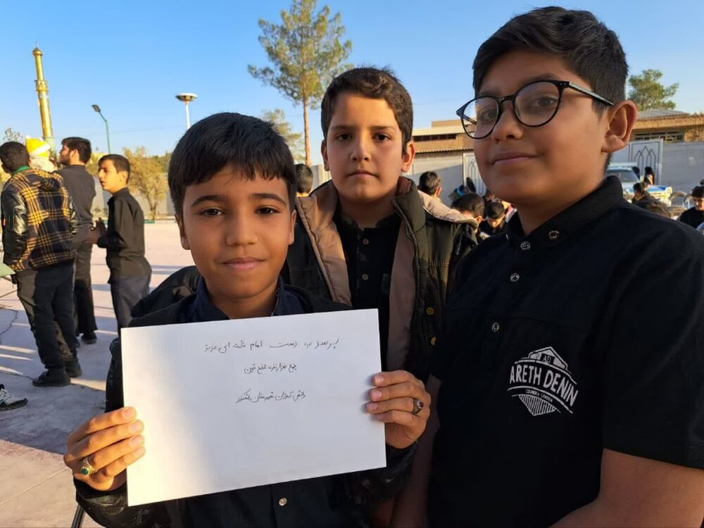 اجرای نوحه هزارنفری دانش آموزان اشکذری برای کودکان و مادران غزه + فیلم و عکس