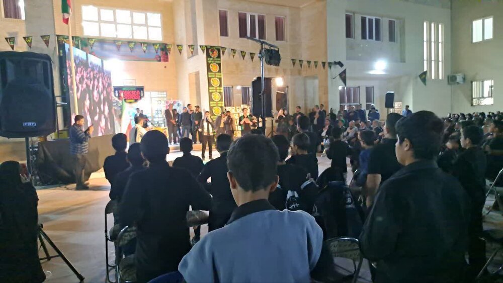 اجرای نوحه هزارنفری دانش آموزان اشکذری برای کودکان و مادران غزه + فیلم و عکس