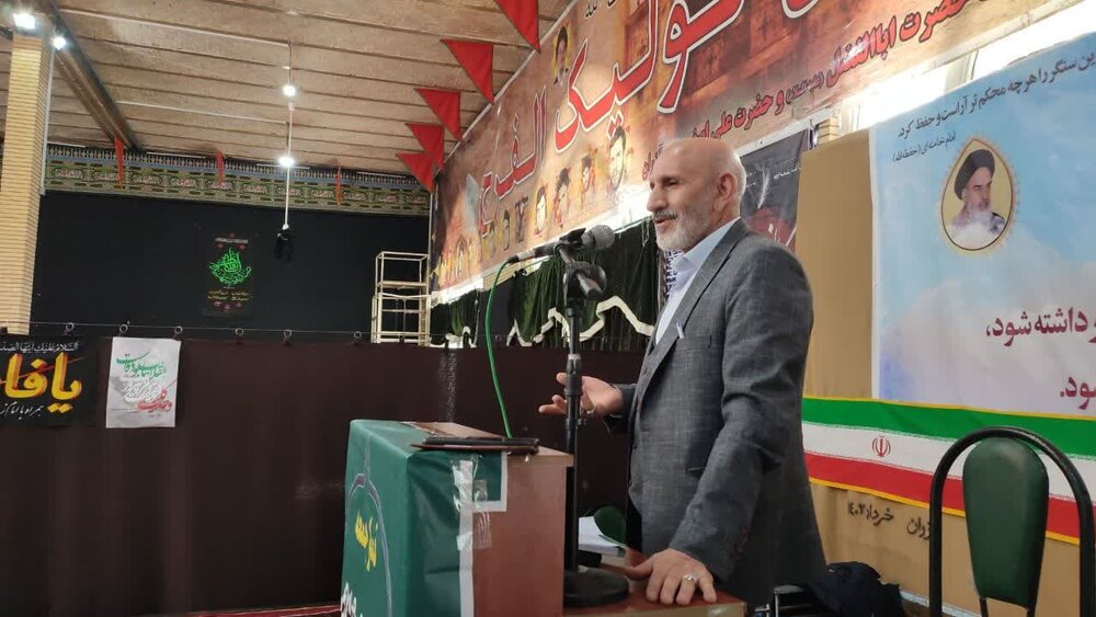 نخستین نماز جمعه برزک در روستای آزران اقامه شد +عکس