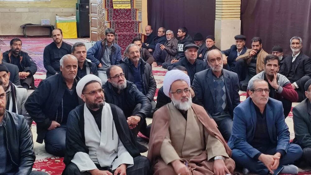 نخستین نماز جمعه برزک در روستای آزران اقامه شد +عکس