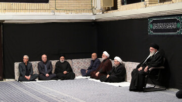 تصاویر/ مراسم عزاداری شب شهادت حضرت فاطمه‌زهرا سلام‌الله‌علیها با حضور رهبر انقلاب