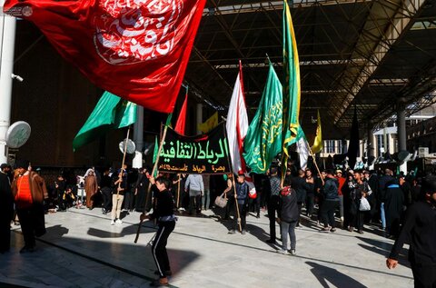 بالصور/ العتبة العلوية المقدسة تستقبل مواكب المُعزِّين في ذكرى شهادة فاطمة الزهراء (ع)