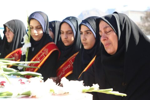 تصاویر مراسم استقبال دبیرستان دخترانه فرهنگیان۱و۲ وبهشت آئین خرم آباد از شهدا