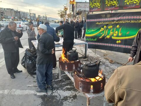 تصاویر| برپای ایستگاه صلواتی به همت هیئات مذهبی کامیاران به مناسبت ایام فاطمیه