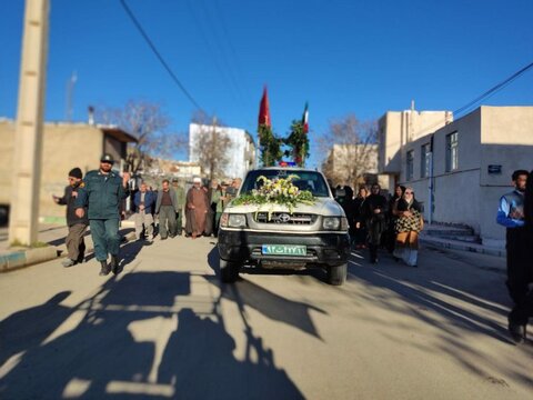 تصاویر/ استقبال مردم شهرستان دهگلان از پیکر شهید گمنام