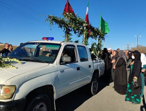 تصاویر/ استقبال مردم شهرستان دهگلان از پیکر شهید گمنام